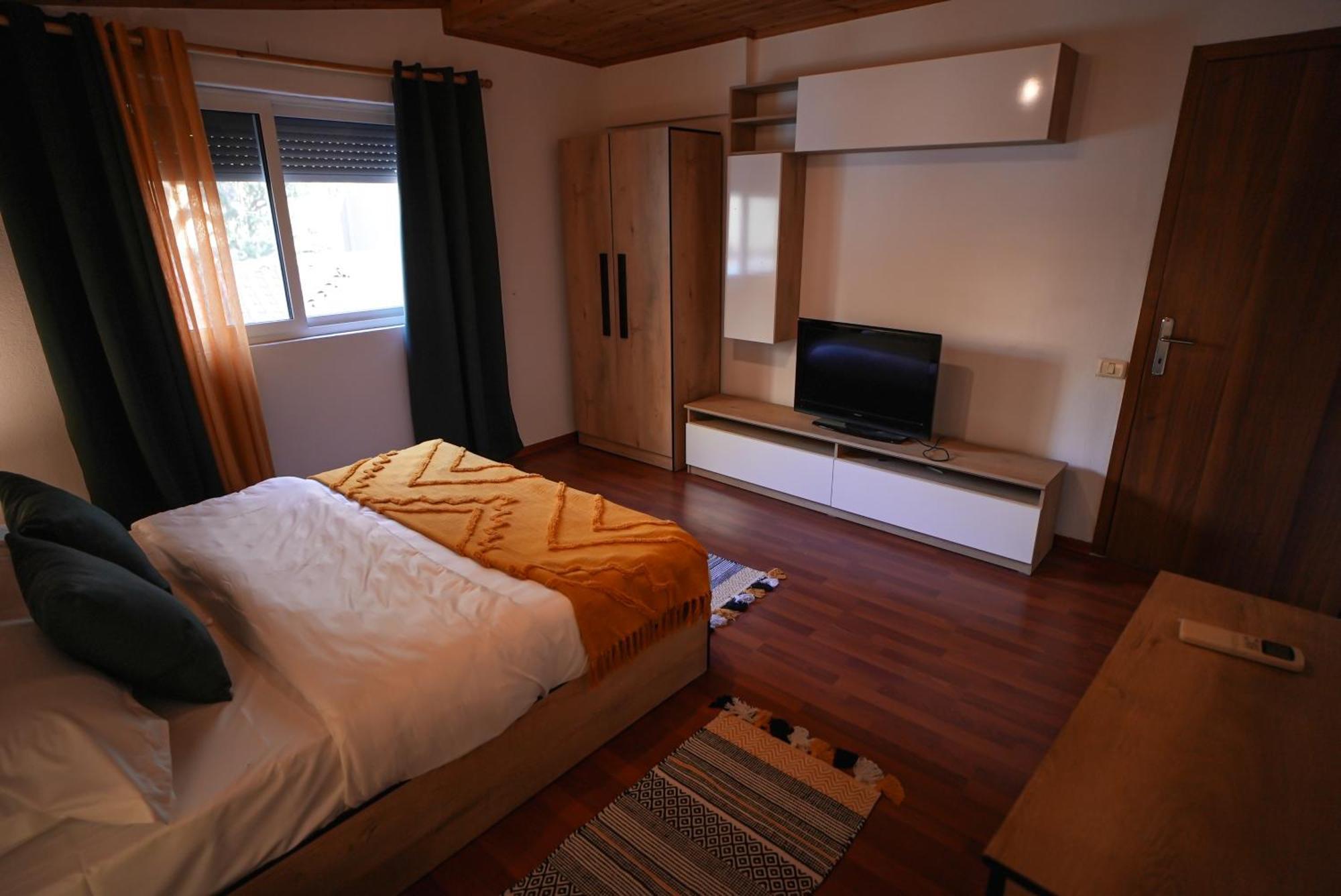 Ferienwohnung Grandpa House-Attic App 4 Tirana Exterior foto